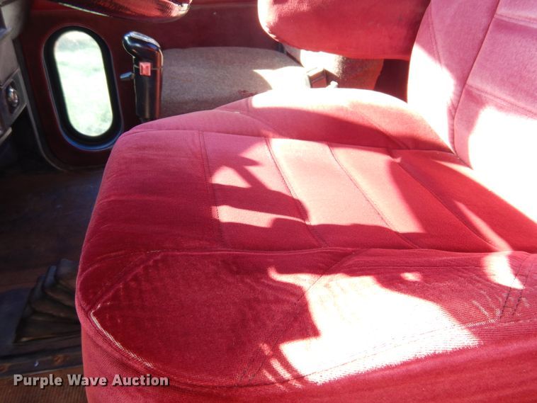 image for item HO9024 1992 Peterbilt 379  semi truck