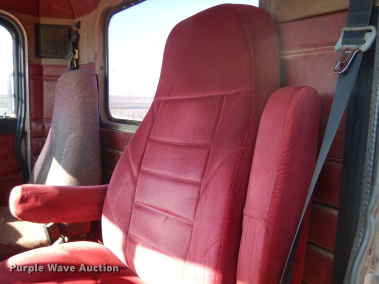 image for item HO9024 1992 Peterbilt 379  semi truck