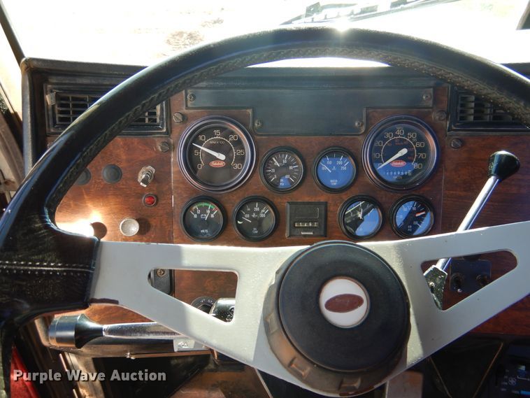 image for item HO9024 1992 Peterbilt 379  semi truck