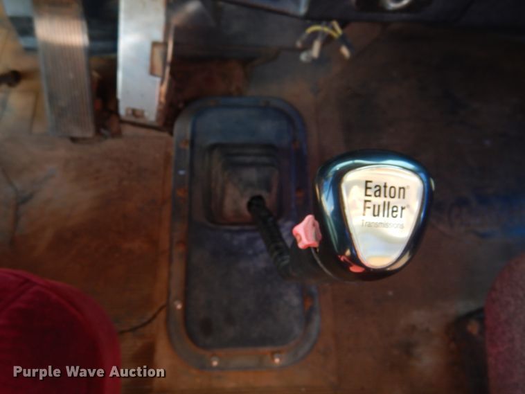 image for item HO9024 1992 Peterbilt 379  semi truck