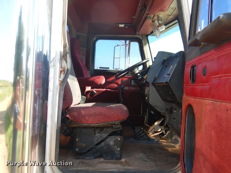 image for item HO9024 1992 Peterbilt 379  semi truck