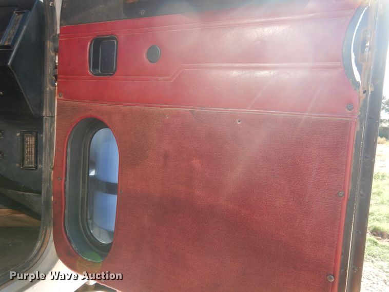 image for item HO9024 1992 Peterbilt 379  semi truck