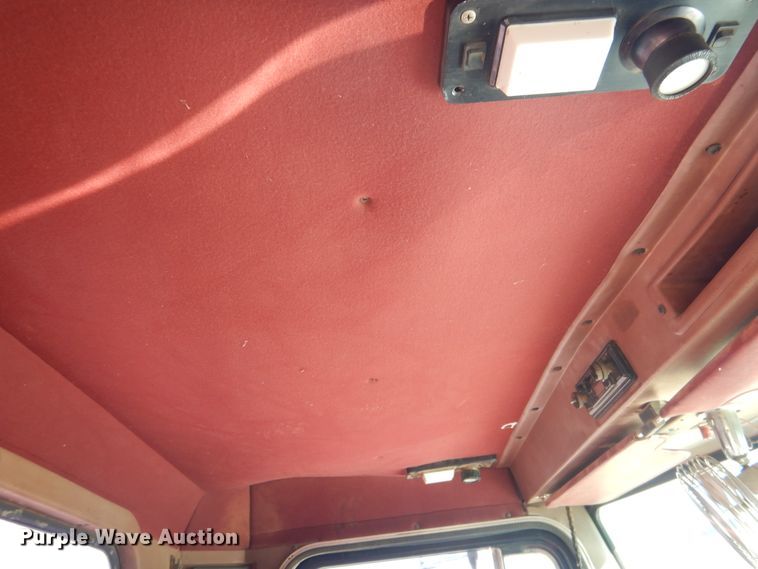 image for item HO9024 1992 Peterbilt 379  semi truck