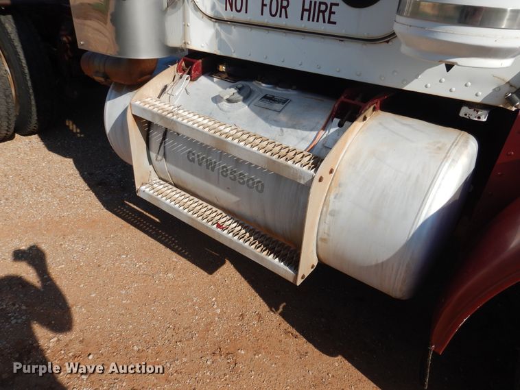 image for item HO9024 1992 Peterbilt 379  semi truck