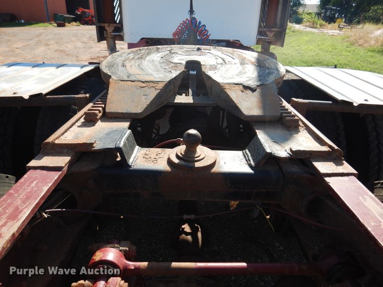 image for item HO9024 1992 Peterbilt 379  semi truck