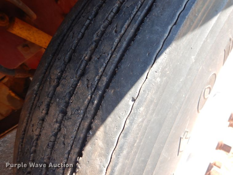 image for item HO9024 1992 Peterbilt 379  semi truck