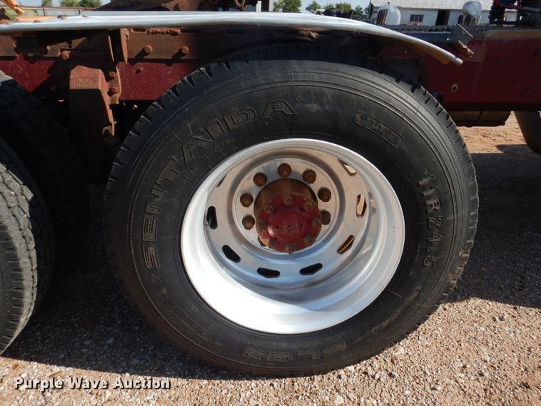 image for item HO9024 1992 Peterbilt 379  semi truck