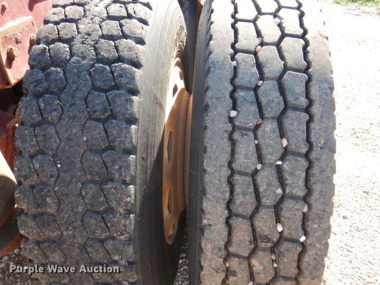 image for item HO9024 1992 Peterbilt 379  semi truck