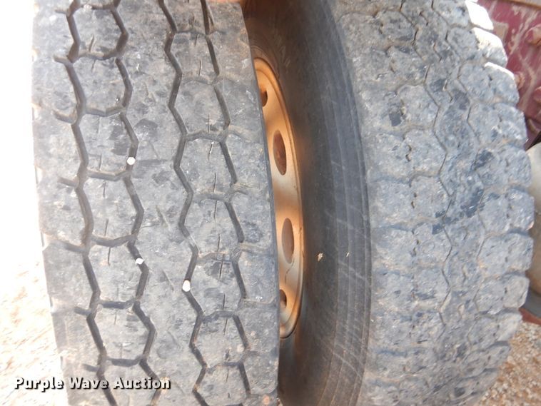 image for item HO9024 1992 Peterbilt 379  semi truck