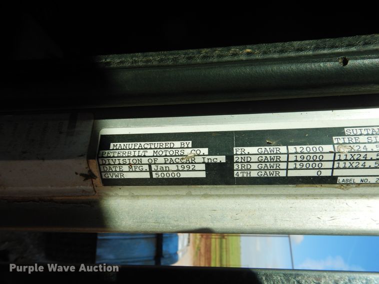 image for item HO9024 1992 Peterbilt 379  semi truck