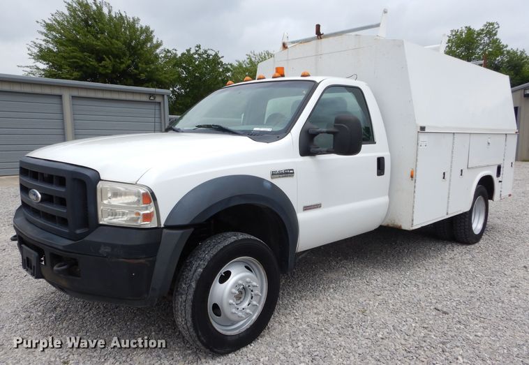 image for item HS9569 2007 Ford F550 Super Duty  utility bed truck