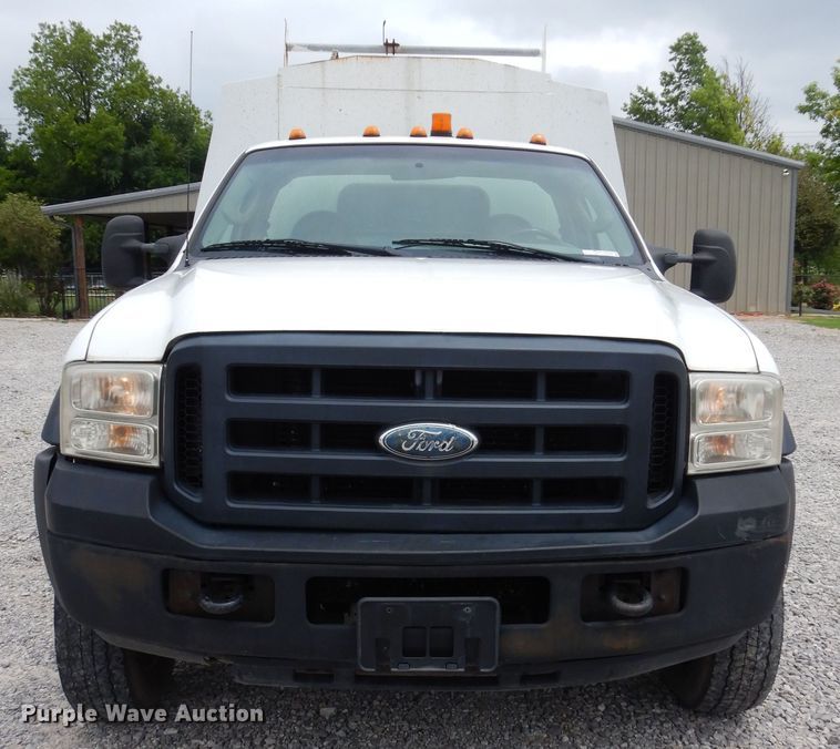 image for item HS9569 2007 Ford F550 Super Duty  utility bed truck