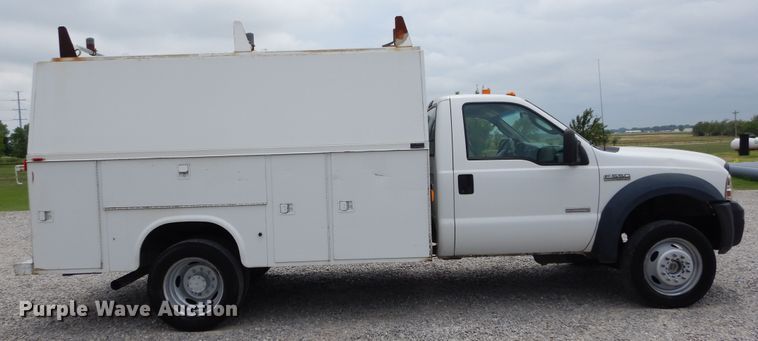 image for item HS9569 2007 Ford F550 Super Duty  utility bed truck