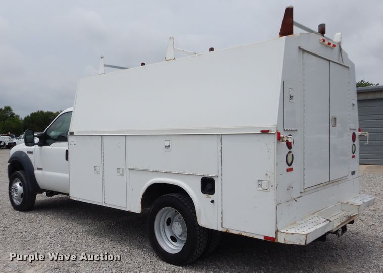 image for item HS9569 2007 Ford F550 Super Duty  utility bed truck