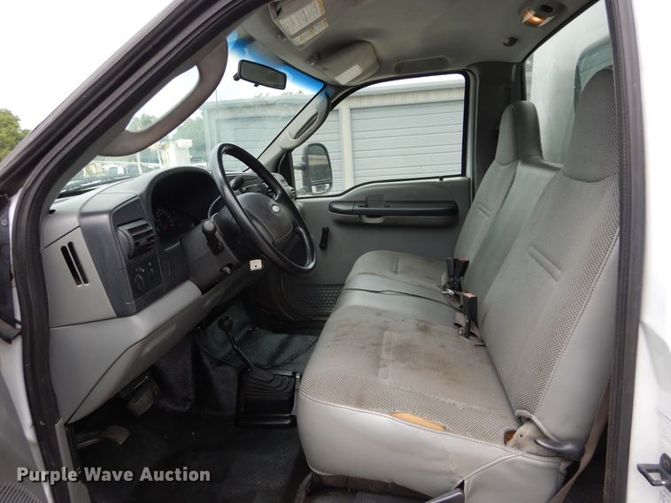 image for item HS9569 2007 Ford F550 Super Duty  utility bed truck