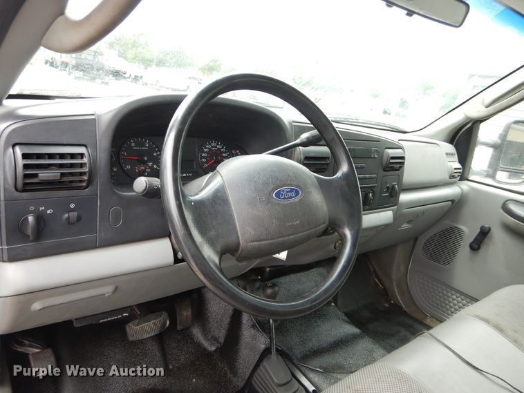 image for item HS9569 2007 Ford F550 Super Duty  utility bed truck