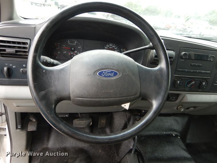 image for item HS9569 2007 Ford F550 Super Duty  utility bed truck