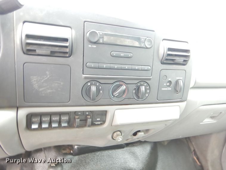 image for item HS9569 2007 Ford F550 Super Duty  utility bed truck