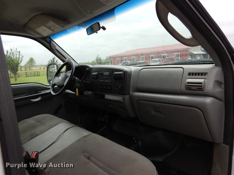 image for item HS9569 2007 Ford F550 Super Duty  utility bed truck