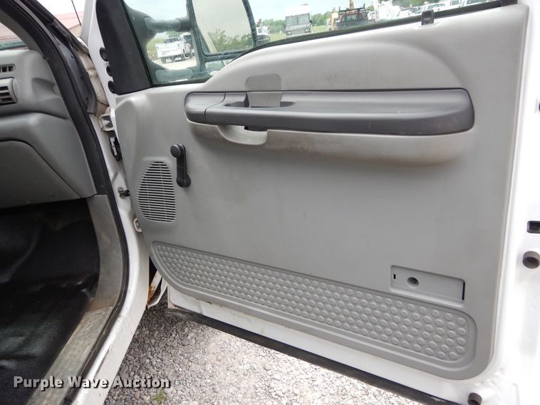 image for item HS9569 2007 Ford F550 Super Duty  utility bed truck