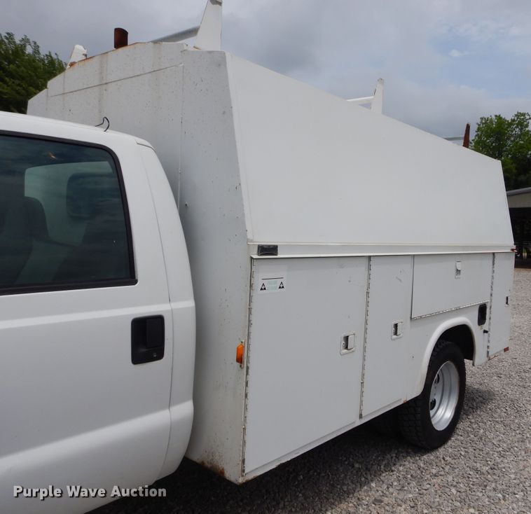 image for item HS9569 2007 Ford F550 Super Duty  utility bed truck