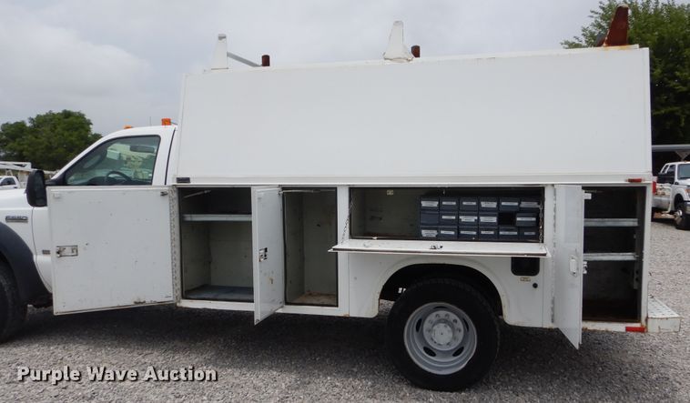 image for item HS9569 2007 Ford F550 Super Duty  utility bed truck
