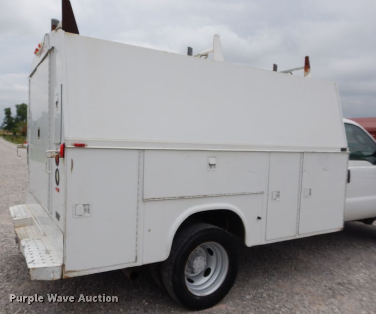 image for item HS9569 2007 Ford F550 Super Duty  utility bed truck