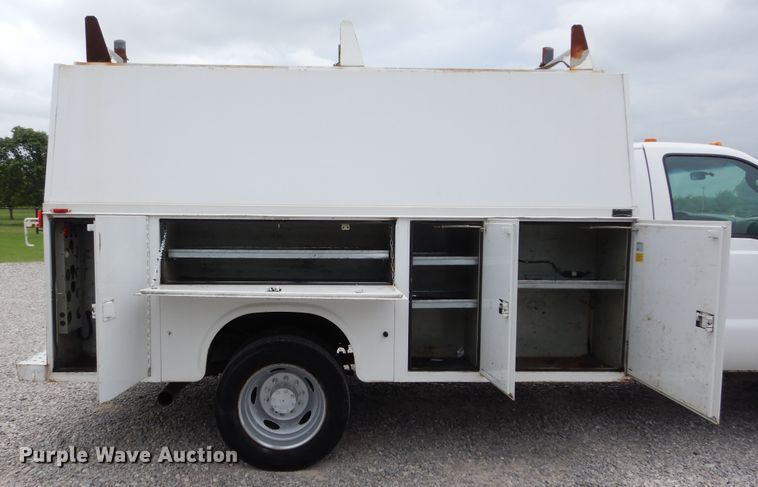 image for item HS9569 2007 Ford F550 Super Duty  utility bed truck