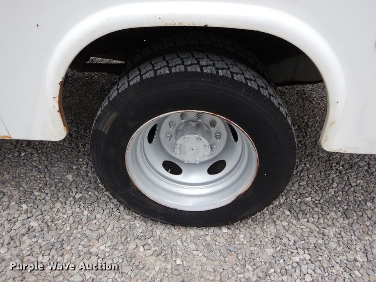 image for item HS9569 2007 Ford F550 Super Duty  utility bed truck