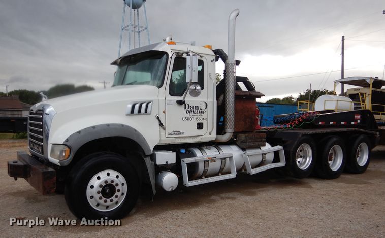image for item HS9714 2012 Mack GU713  semi truck