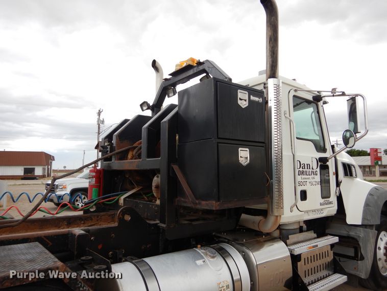 image for item HS9714 2012 Mack GU713  semi truck