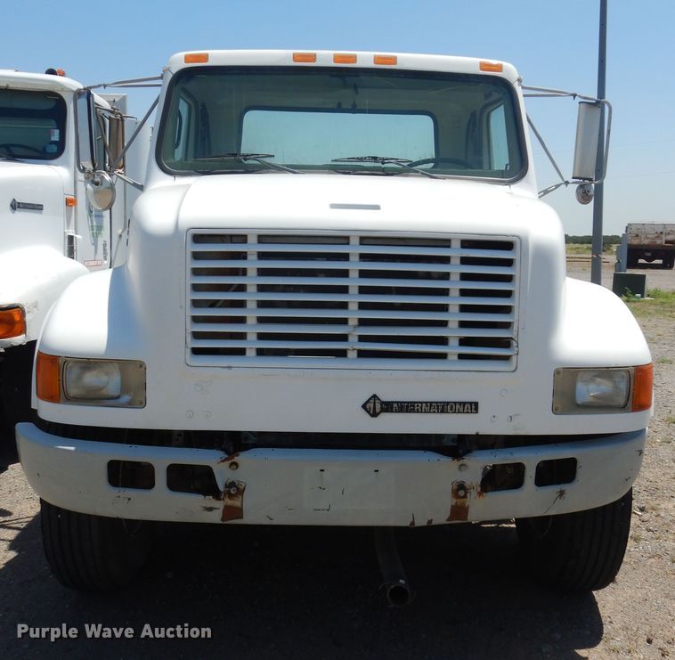 image for item HT9536 2001 International 4900  truck cab and chassis