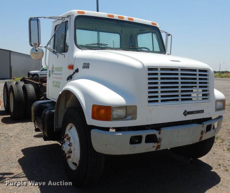 image for item HT9536 2001 International 4900  truck cab and chassis