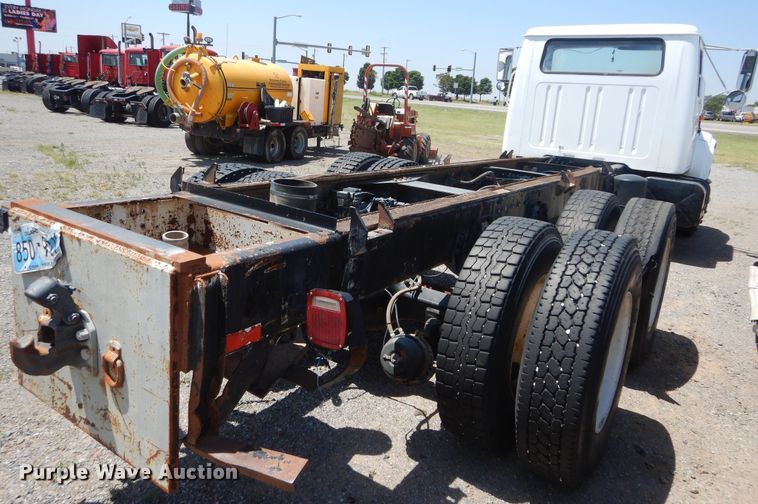 image for item HT9536 2001 International 4900  truck cab and chassis