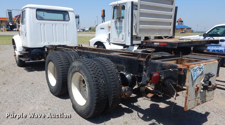 image for item HT9536 2001 International 4900  truck cab and chassis