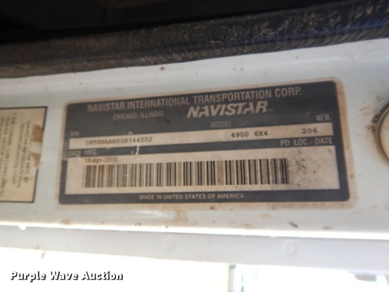 image for item HT9536 2001 International 4900  truck cab and chassis