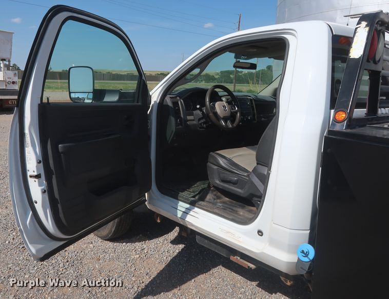 image for item HT9626 2011 Dodge Ram 5500HD  flatbed truck