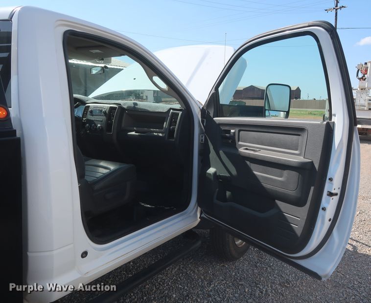 image for item HT9626 2011 Dodge Ram 5500HD  flatbed truck