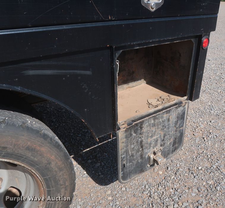 image for item HT9626 2011 Dodge Ram 5500HD  flatbed truck