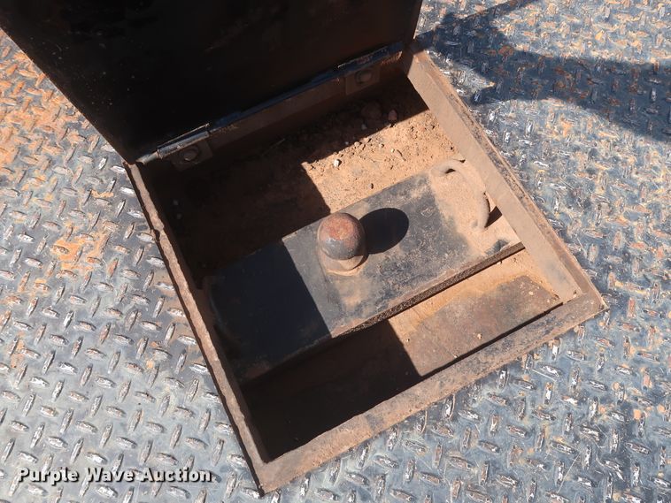 image for item HT9626 2011 Dodge Ram 5500HD  flatbed truck