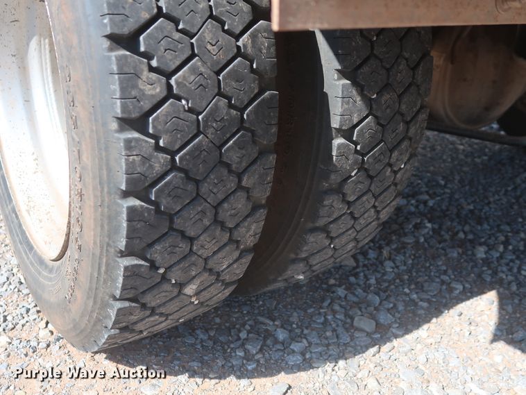 image for item HT9626 2011 Dodge Ram 5500HD  flatbed truck