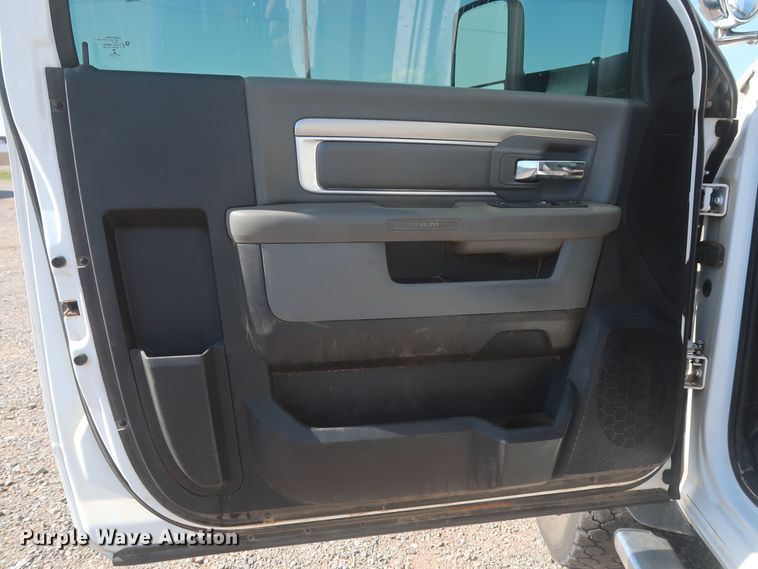 image for item HT9627 2015 Dodge Ram 5500HD  bucket truck