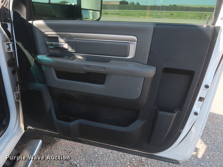 image for item HT9627 2015 Dodge Ram 5500HD  bucket truck