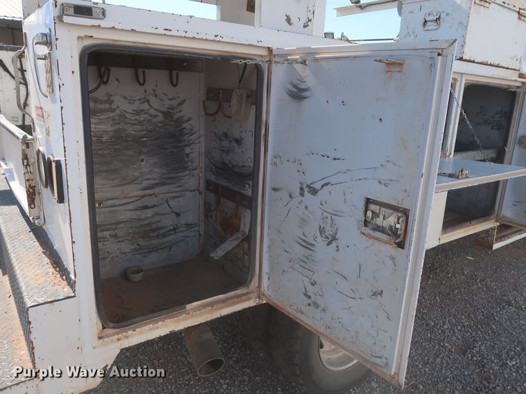 image for item HT9627 2015 Dodge Ram 5500HD  bucket truck