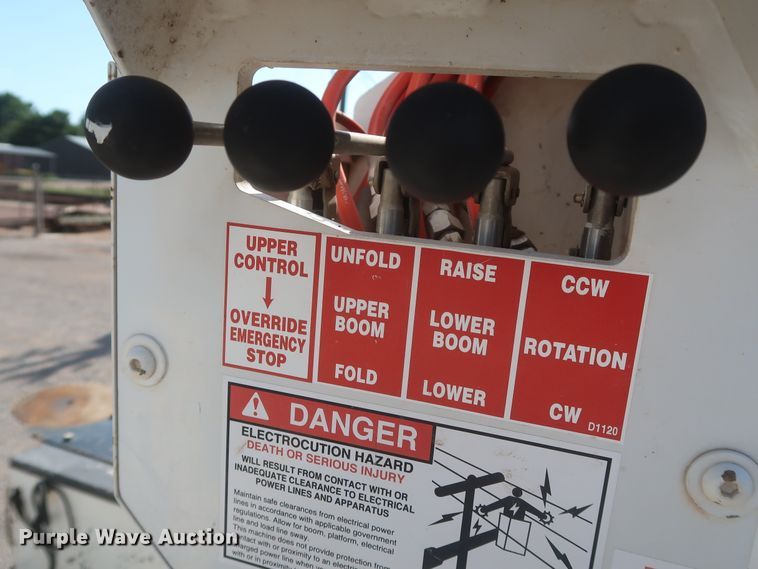 image for item HT9627 2015 Dodge Ram 5500HD  bucket truck