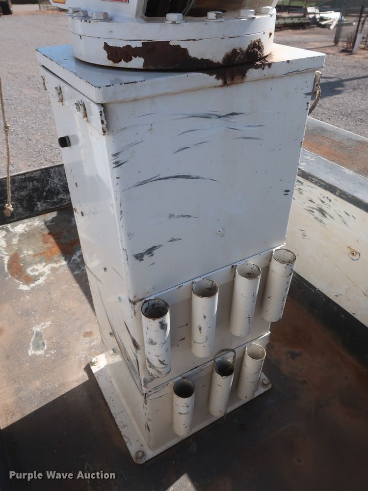 image for item HT9627 2015 Dodge Ram 5500HD  bucket truck