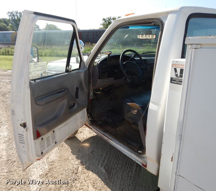 image for item DF5202 1996 Ford F450 Super Duty  bucket truck