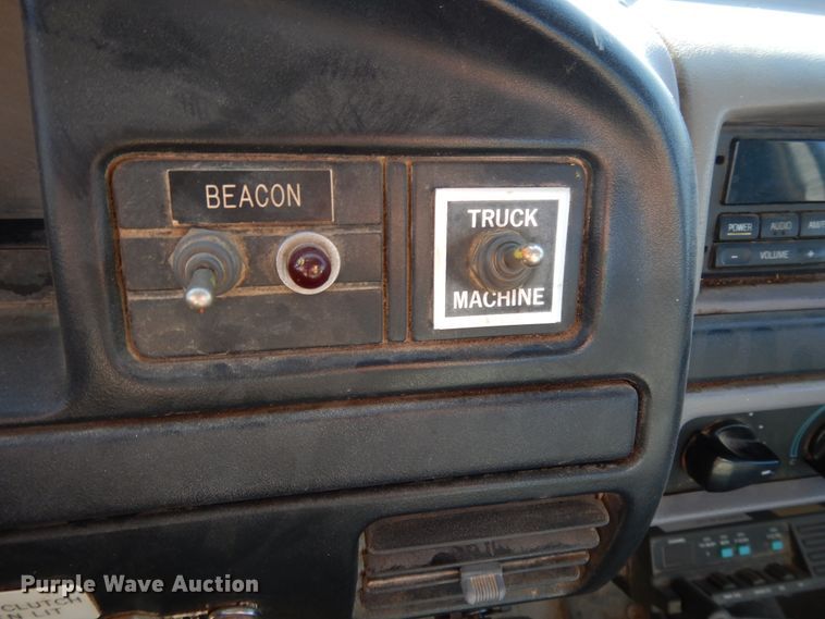 image for item DF5202 1996 Ford F450 Super Duty  bucket truck