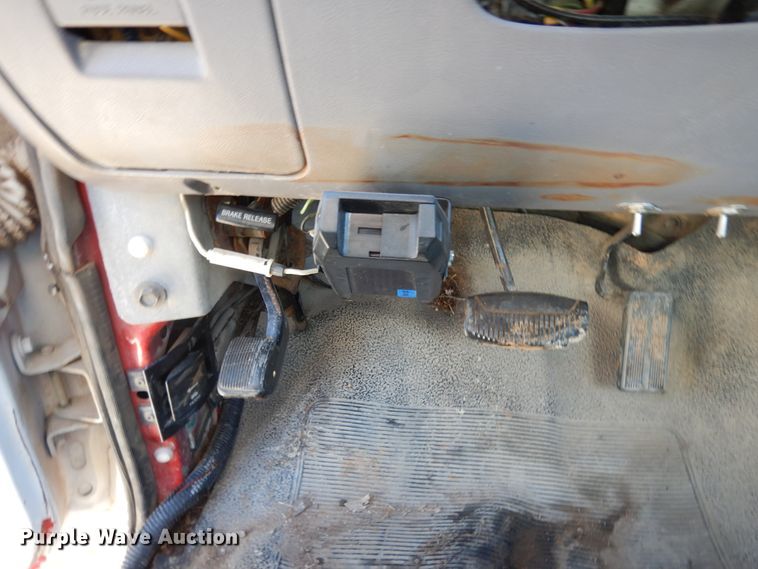 image for item DF5202 1996 Ford F450 Super Duty  bucket truck