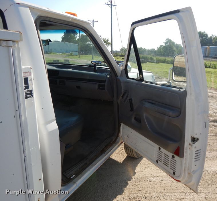 image for item DF5202 1996 Ford F450 Super Duty  bucket truck